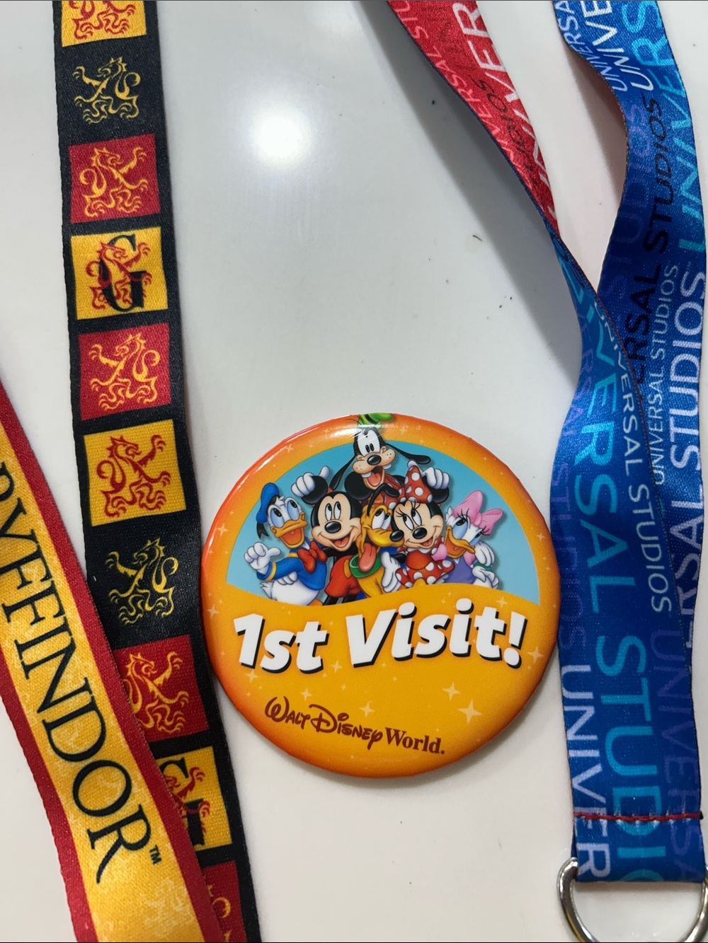Universal Studios/Disney Lanyard Lot with 1st Visit Button - Picture 4 of 6